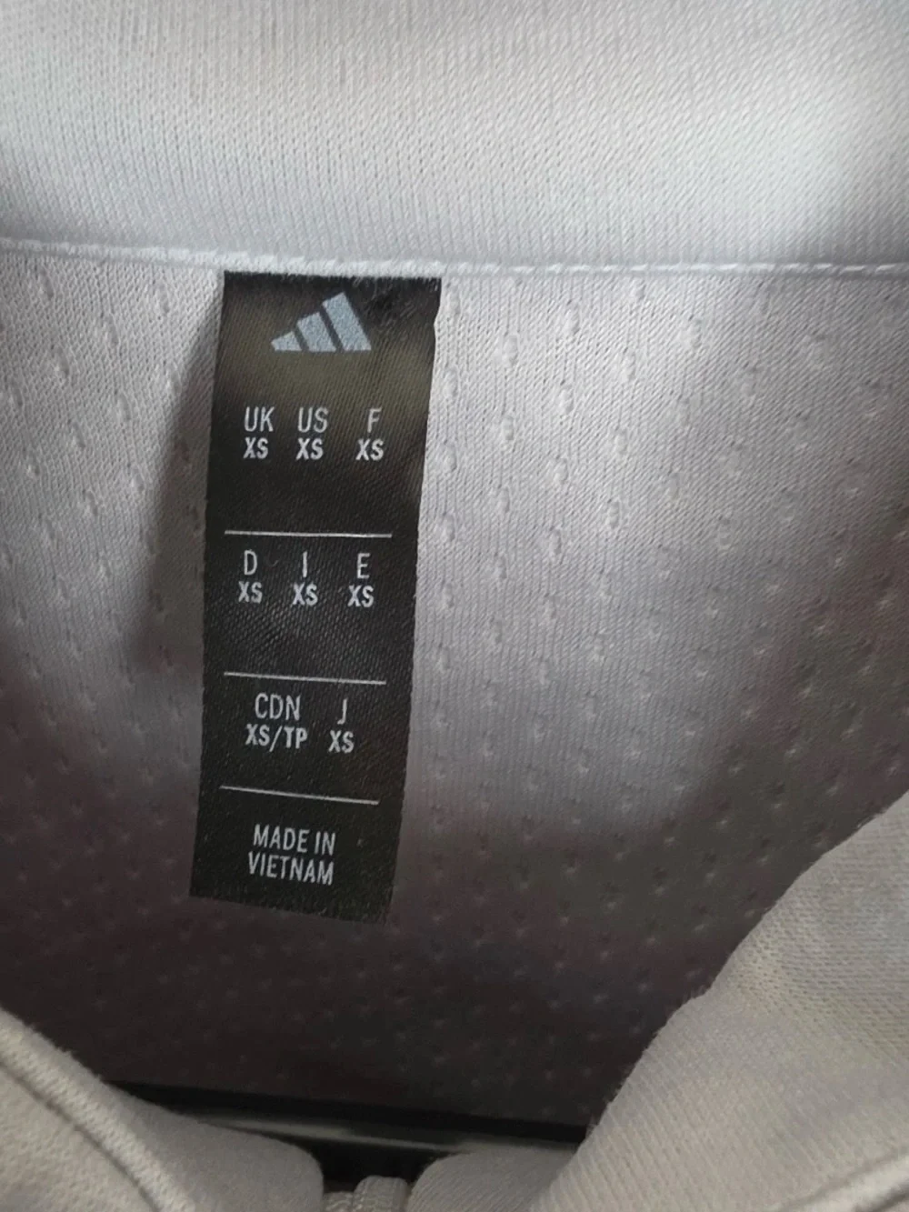 ADIDAS MERCEDES  AMG PETRONAS FORMULA ONE TEAM SILVER ARROWS HALF-ZIP Sweater XS